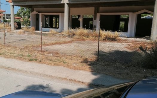 Πωλείται κτήριο 200 τμ σε οικόπεδο 1000.τμ . στην περιοχή Σχίνου του Δήμου Λουτρακίου.!