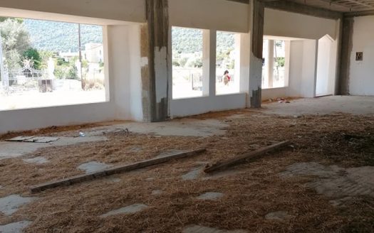 Πωλείται κτήριο 200 τμ σε οικόπεδο 1000.τμ . στην περιοχή Σχίνου του Δήμου Λουτρακίου.!