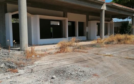 Πωλείται κτήριο 200 τμ σε οικόπεδο 1000.τμ . στην περιοχή Σχίνου του Δήμου Λουτρακίου.!