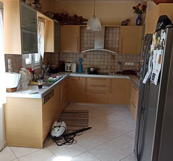 Πωλείται ΜΟΝΟΚΑΤΟΙΚΙΑ 180 τετραγωνικών μέτρων στην περιοχή Γαλότα Λουτρακίου .