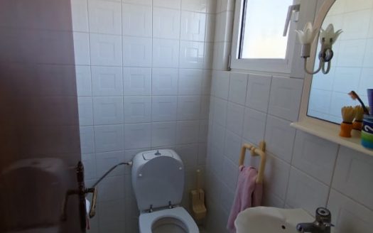 Πωλείται πολυτελής πλήρως επιπλωμένη , εξοχική κατοικία 218 τμ κύριων χώρων , και 127 τμ βοηθητικών , ( σύνολο κτισμάτων 345 τμ νόμιμα )