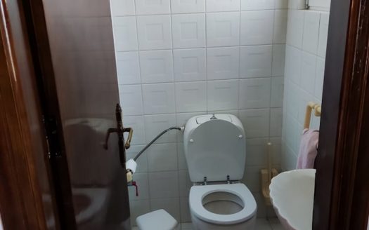 Πωλείται πολυτελής πλήρως επιπλωμένη , εξοχική κατοικία 218 τμ κύριων χώρων , και 127 τμ βοηθητικών , ( σύνολο κτισμάτων 345 τμ νόμιμα )