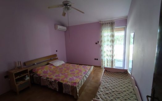 Πωλείται πολυτελής πλήρως επιπλωμένη , εξοχική κατοικία 218 τμ κύριων χώρων , και 127 τμ βοηθητικών , ( σύνολο κτισμάτων 345 τμ νόμιμα )