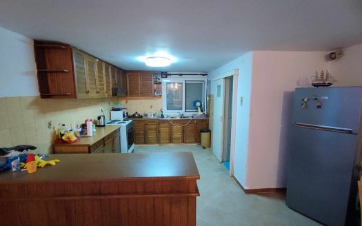 Πωλείται μονοκατοικία δυο ανεξάρτητων επιπέδων 200 τετραγωνικών μέτρων