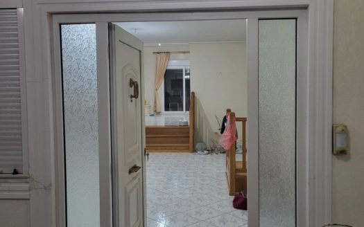 Λουράκι :Ενοικιάζετε οροφοκατοικία 190 τμ .