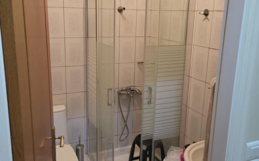 Λουράκι :Ενοικιάζετε οροφοκατοικία 190 τμ .