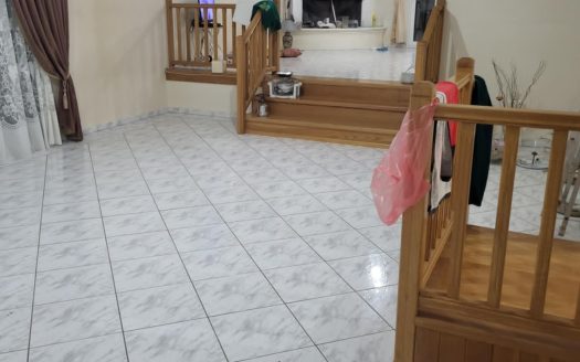 Λουράκι :Ενοικιάζετε οροφοκατοικία 190 τμ .