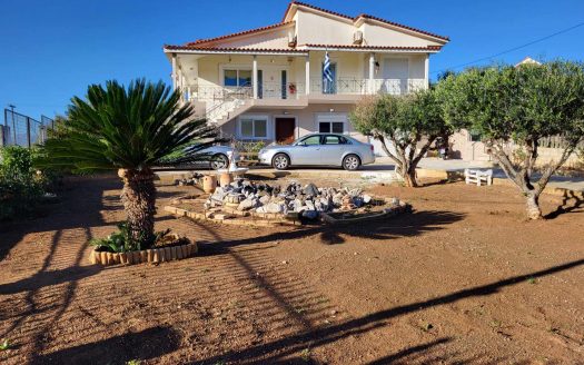 Λουράκι :Ενοικιάζετε οροφοκατοικία 190 τμ .