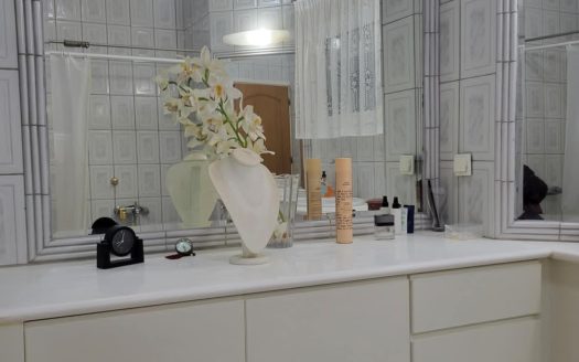 Λουράκι :Ενοικιάζετε οροφοκατοικία 190 τμ .