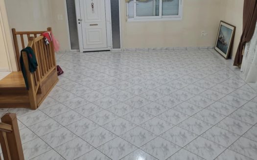 Λουράκι :Ενοικιάζετε οροφοκατοικία 190 τμ .