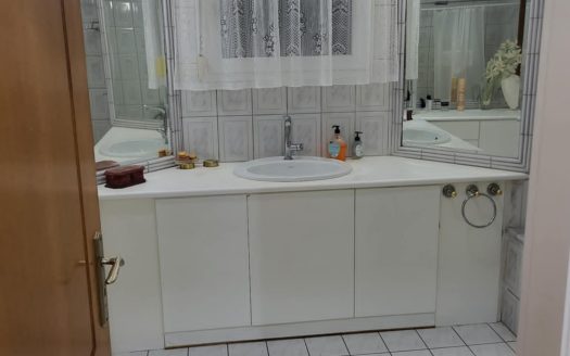 Λουράκι :Ενοικιάζετε οροφοκατοικία 190 τμ .