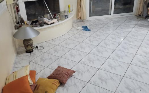 Λουράκι :Ενοικιάζετε οροφοκατοικία 190 τμ .