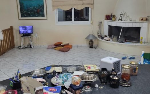 Λουράκι :Ενοικιάζετε οροφοκατοικία 190 τμ .