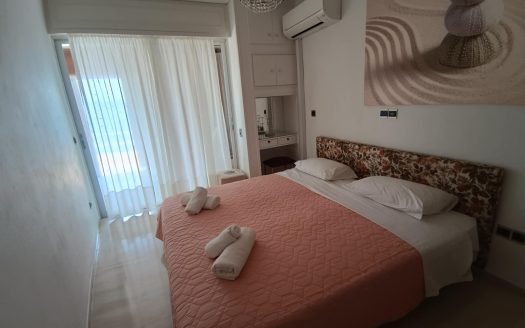 Πωλείται διαμέρισμα _μεζονέτα 122 τμ , σε κεντρικό σημείο του Λουτρακίου με απεριόριστη πανοραμική θέα στον Κορινθιακό