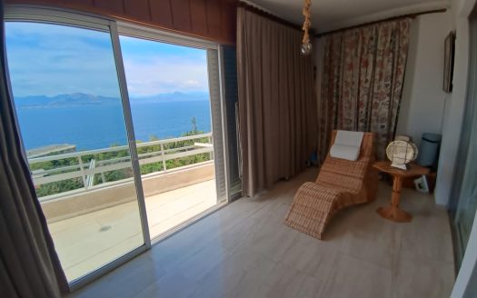 Πωλείται διαμέρισμα _μεζονέτα 122 τμ , σε κεντρικό σημείο του Λουτρακίου με απεριόριστη πανοραμική θέα στον Κορινθιακό