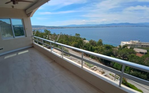 Πωλείται διαμέρισμα _μεζονέτα 122 τμ , σε κεντρικό σημείο του Λουτρακίου με απεριόριστη πανοραμική θέα στον Κορινθιακό