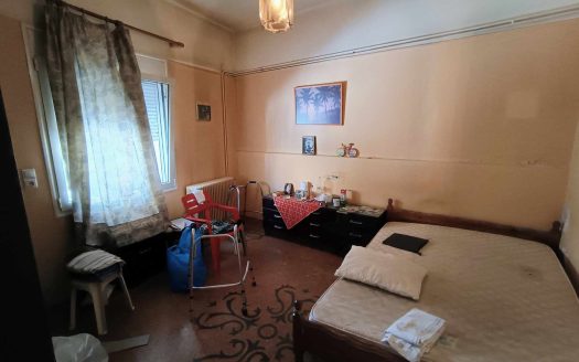 Λουτράκι : Πωλείται ισόγεια ΔΙΑΜΕΡΙΣΜΑ 120τμ στο κρέντο του Λουτρακίου.