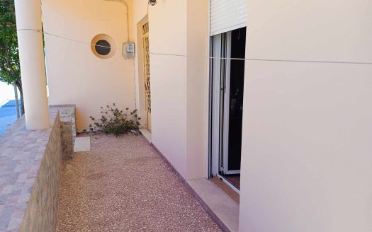 Λουτράκι : Πωλείται ισόγεια ΔΙΑΜΕΡΙΣΜΑ 120τμ στο κρέντο του Λουτρακίου.