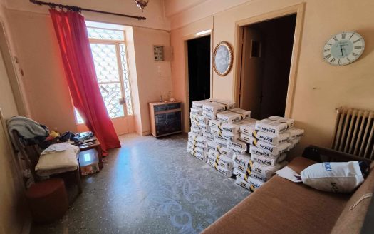 Λουτράκι : Πωλείται ισόγεια ΔΙΑΜΕΡΙΣΜΑ 120τμ στο κρέντο του Λουτρακίου.