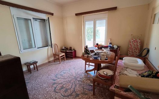 Λουτράκι : Πωλείται ισόγεια ΔΙΑΜΕΡΙΣΜΑ 120τμ στο κρέντο του Λουτρακίου.