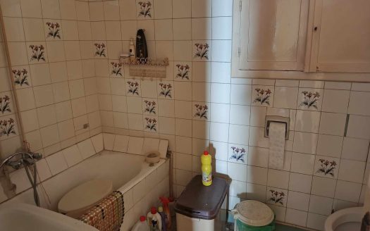 Λουτράκι : Πωλείται ισόγεια ΔΙΑΜΕΡΙΣΜΑ 120τμ στο κρέντο του Λουτρακίου.