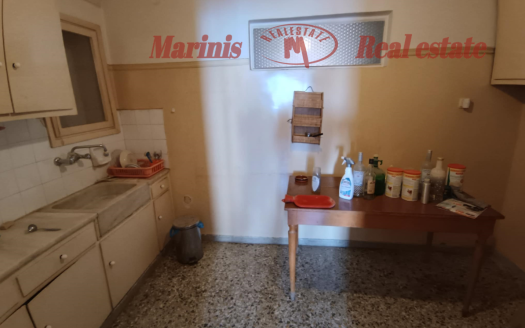 Λουτράκι : Πωλείται διαμέρισμα 60 τμ στο κέντρο του Λουτρακίου .