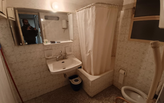 Λουτράκι : Πωλείται διαμέρισμα 60 τμ στο κέντρο του Λουτρακίου .