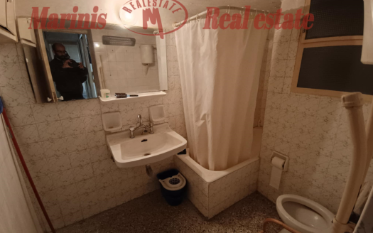 Λουτράκι : Πωλείται διαμέρισμα 60 τμ στο κέντρο του Λουτρακίου .