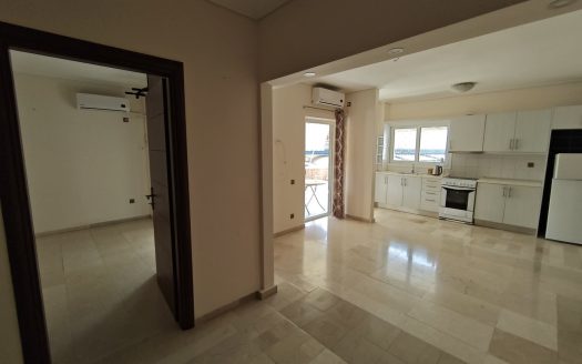 Λουτράκι . Πωλείται διαμέρισμα 60 τμ 1ου ορόφου . Η απόσταση από την θάλασσα είναι μόλις 70 μέτρα