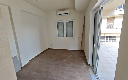 Πωλείται διώροφη μονοκατοικία 220 τμ στο κέντρο του Λουτρακίου