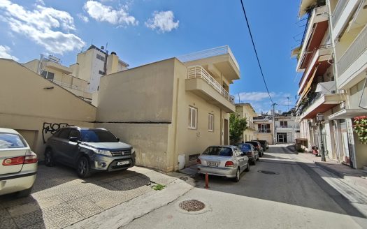 Πωλείται διώροφη μονοκατοικία 220 τμ στο κέντρο του Λουτρακίου