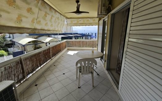 Λουτράκι . Πωλείται διαμέρισμα 60 τμ 1ου ορόφου . Η απόσταση από την θάλασσα είναι μόλις 70 μέτρα