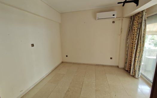 Λουτράκι . Πωλείται διαμέρισμα 60 τμ 1ου ορόφου . Η απόσταση από την θάλασσα είναι μόλις 70 μέτρα