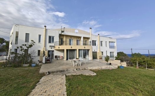 Μονοκατοικία 600 τμ προς πώληση κατασκευής 2002. Βρίσκεται στην περιοχή Κάβο – Ισθμίας ,