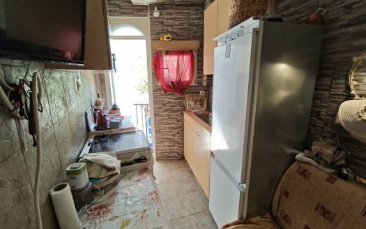 Πωλείται διαμέρισμα 30τμ σε πολύ κεντρικό σημείο , μόλις 50μέτρα από την θάλασσα . Είναι άμεσα διαθέσιμο .