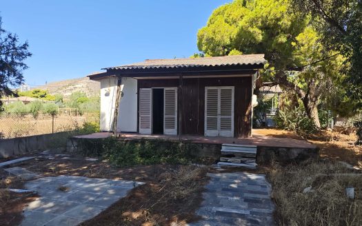 Πωλείται μονοκατοικία 40ΤΜ στο Καλαμάκι Κορινθίας εντός οικοπέδου 800 τμ και εντός οικισμού