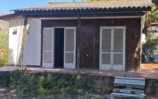 Πωλείται μονοκατοικία 40ΤΜ στο Καλαμάκι Κορινθίας εντός οικοπέδου 800 τμ και εντός οικισμού