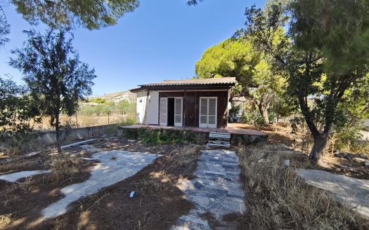 Πωλείται μονοκατοικία 40ΤΜ στο Καλαμάκι Κορινθίας εντός οικοπέδου 800 τμ και εντός οικισμού